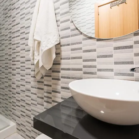 Atico Con Terraza Ac 1Hab En El Centro Y Piscina Comunitaria Málaga