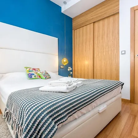 Atico Terraza Privada Piscina Centro Ac Nuevo 1hab Apartment *