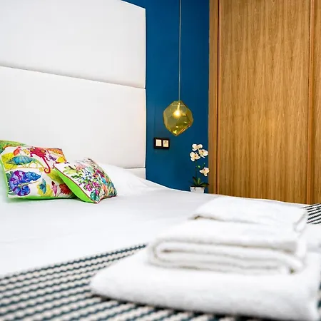 Atico Terraza Privada Piscina Centro Ac Nuevo 1hab *